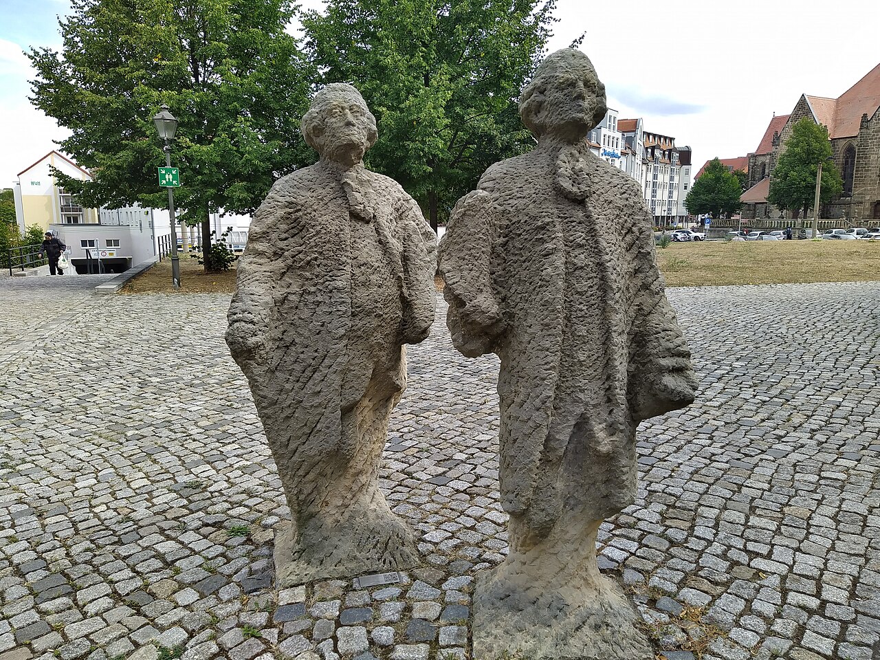 Skulptur "Zwei Herren in Betrachtung des Domes" von Daniel Priese in Halberstadt
