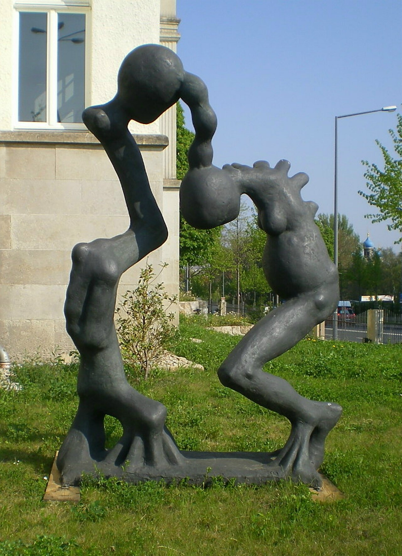Eißner, Ulrich2005 Skulptur Zweierbeziehung aus Polymerbeton am Fritz-Foerster-Platz bei Saxonia-Systems in Dresden