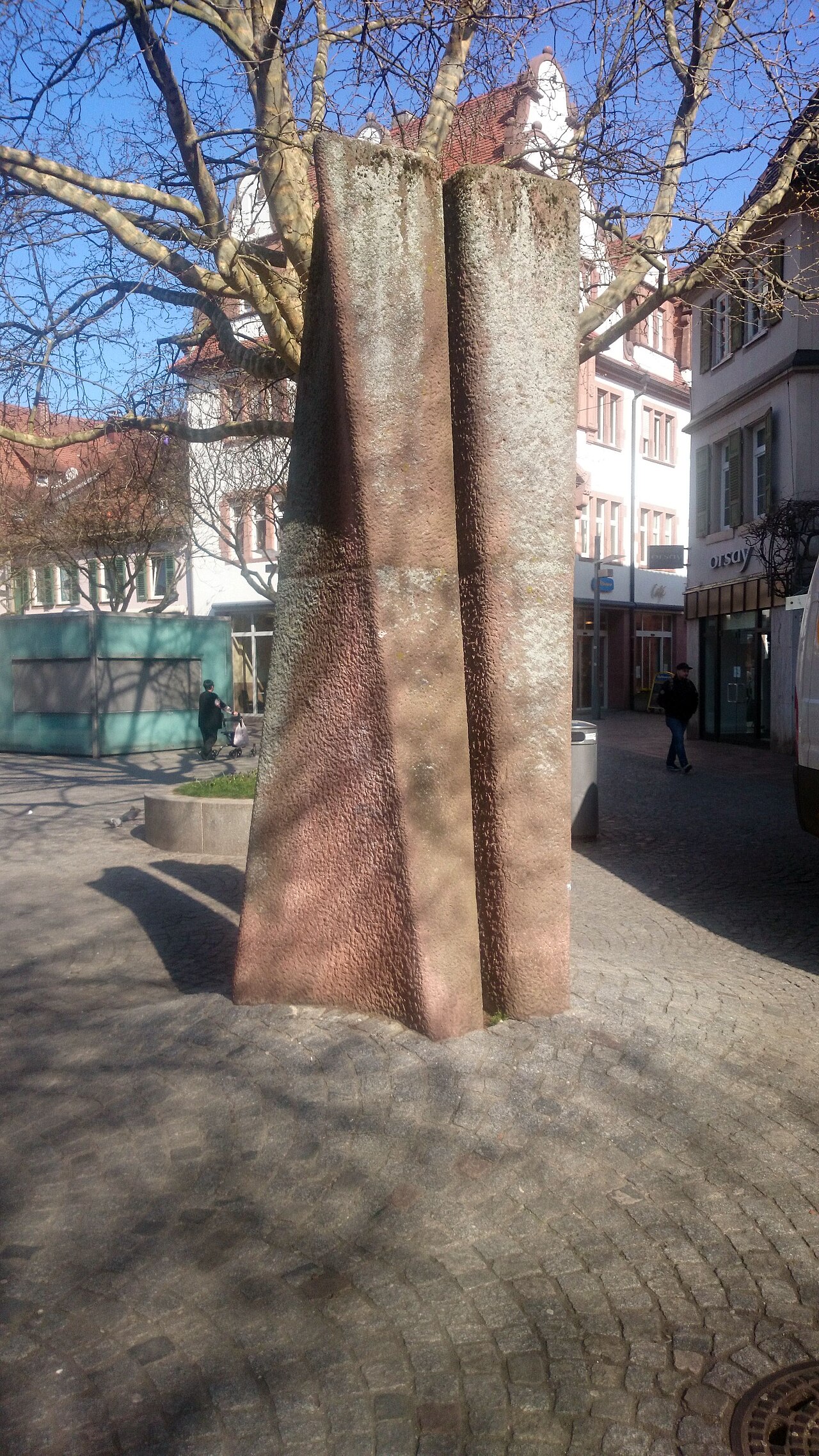 Zweiteilige Sandsteinfigur von Gerhard Class Roter Sandstein 19800